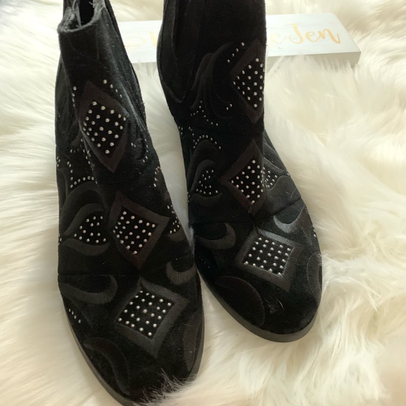 NWOT Fergie Embossed Western Ankle Boot - Picture 2 of 8